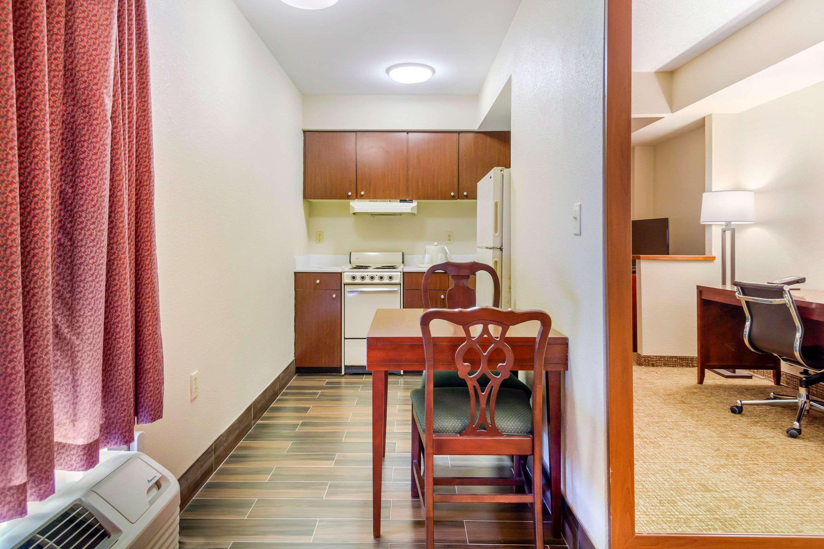 Quality Inn & Suites Olde Town Portsmouth Εξωτερικό φωτογραφία