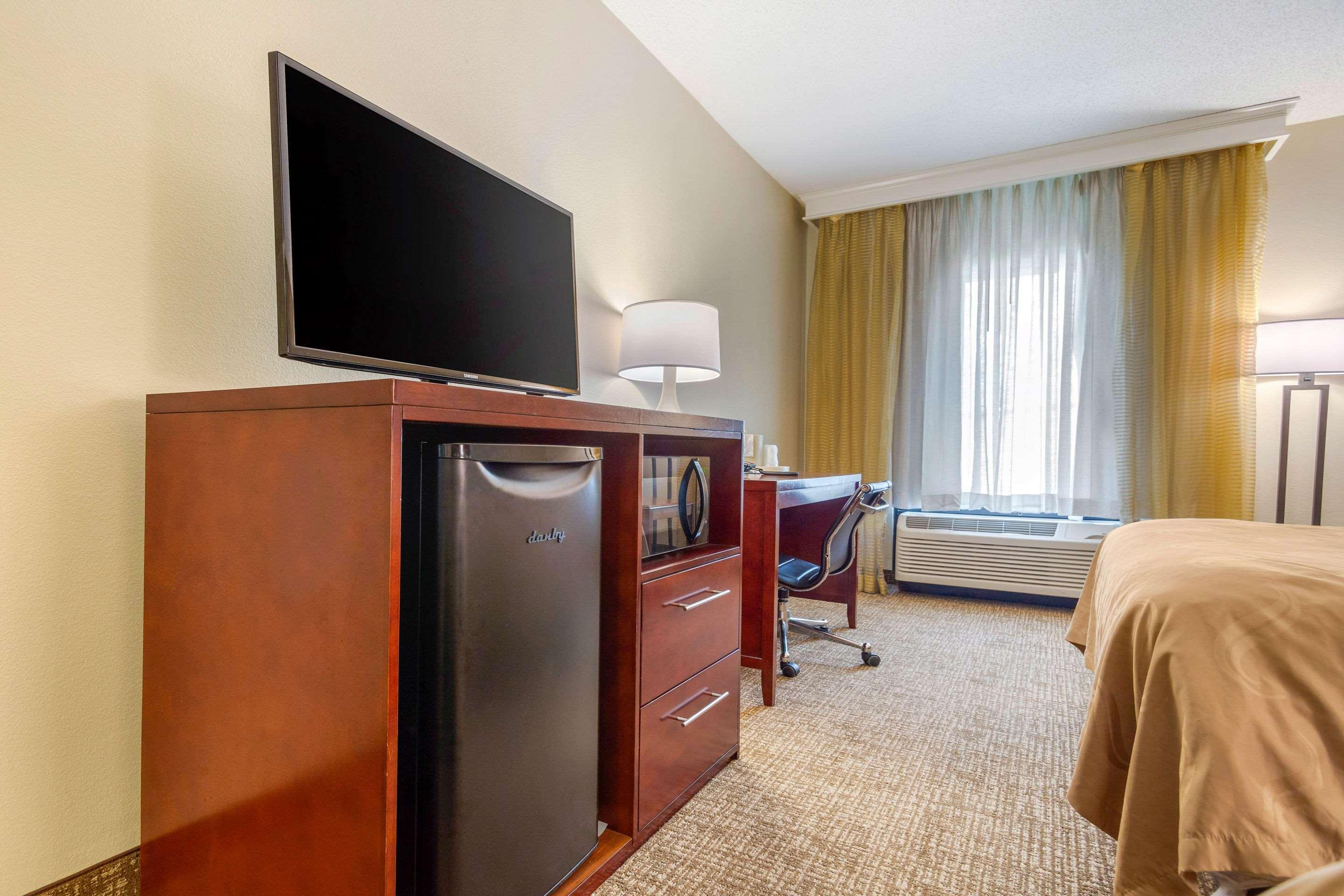 Quality Inn & Suites Olde Town Portsmouth Εξωτερικό φωτογραφία