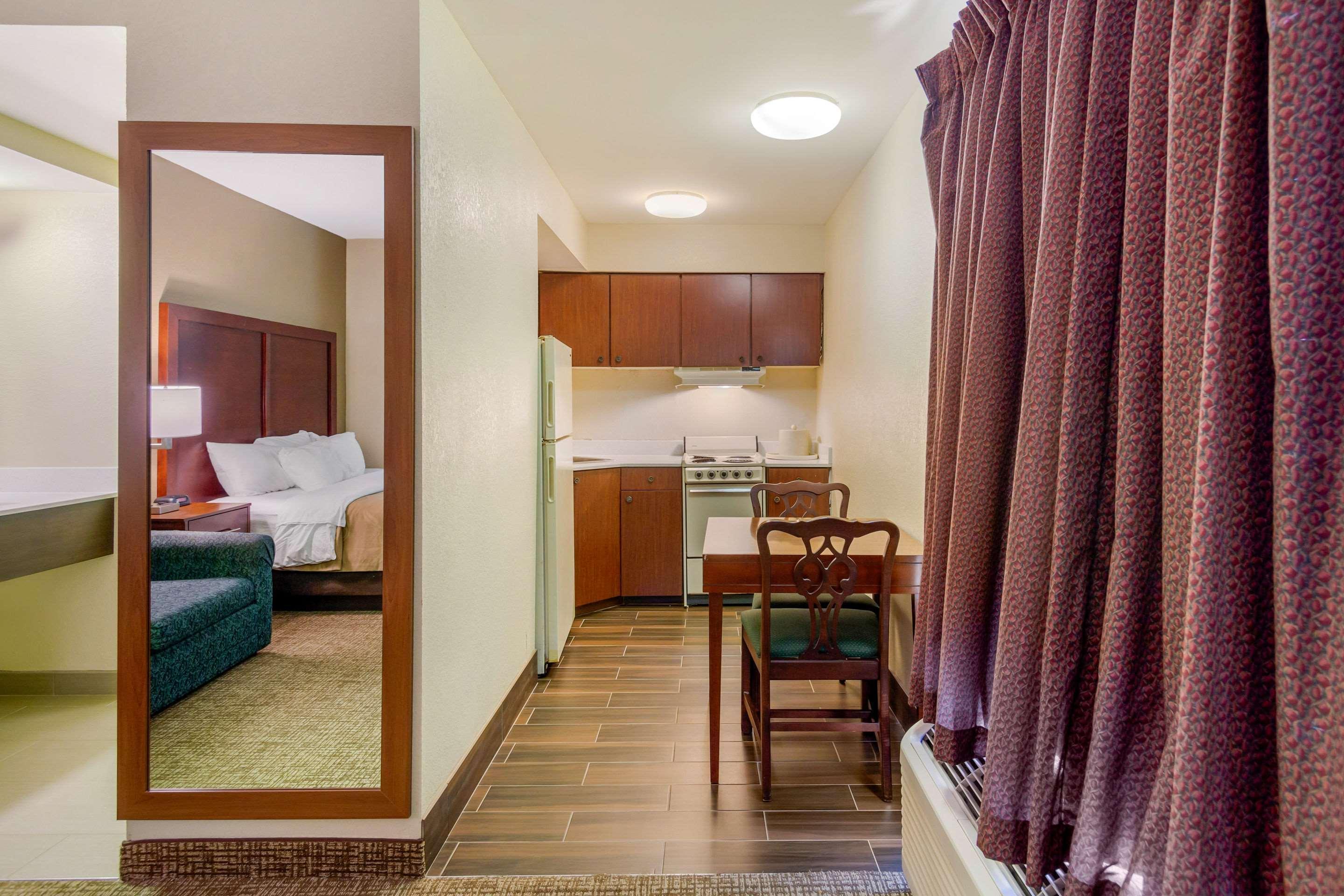 Quality Inn & Suites Olde Town Portsmouth Εξωτερικό φωτογραφία
